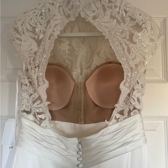 PRONOVIAS - 'Agathy' Wedding Dress - Size US10 - MSRP $3120 - NWT - SAVE $2300 - Picture 16 of 16